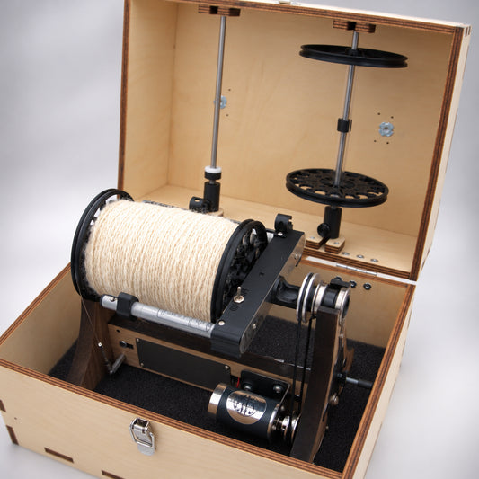 Majestic carrying case with integrated lazy kate and bobbin clutches