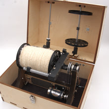 Load image into Gallery viewer, Majestic carrying case with integrated lazy kate and bobbin clutches